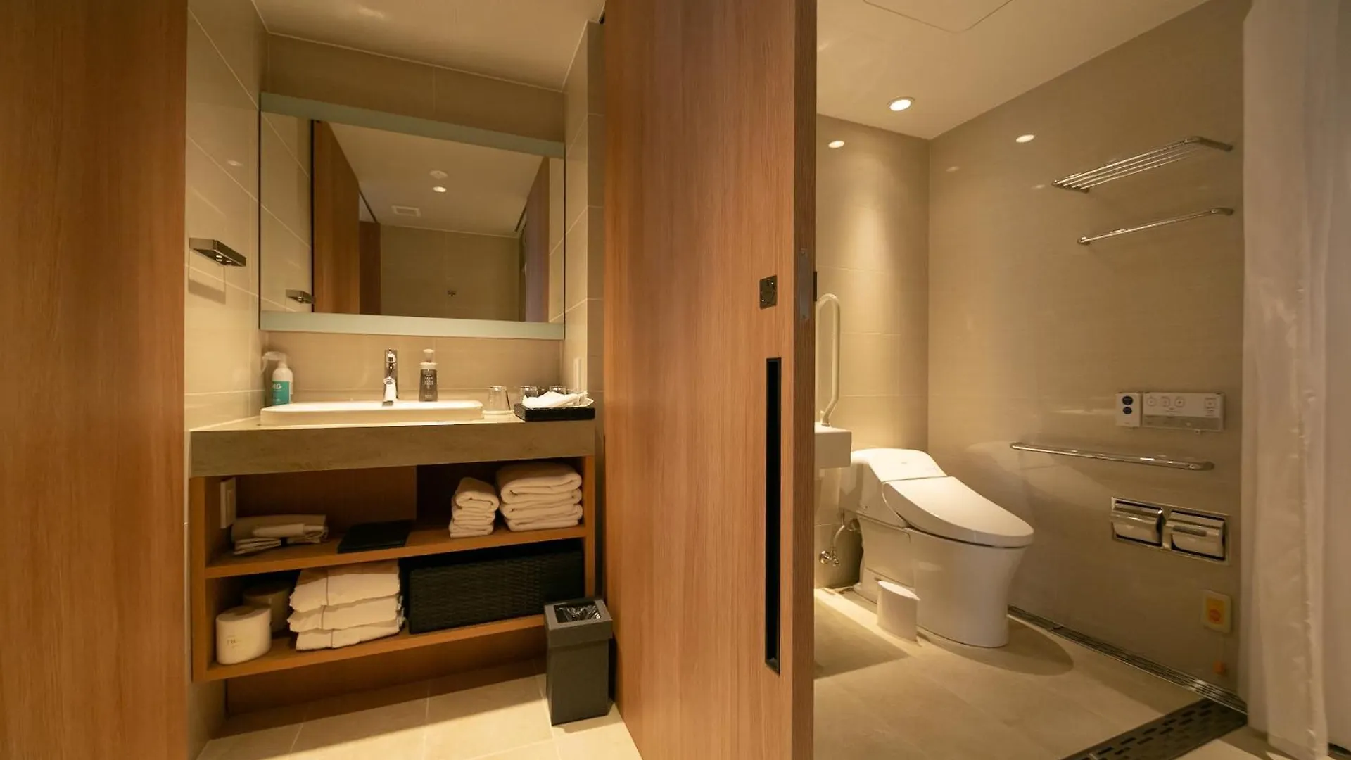 The General Kyoto Shijou Shinmachi Hotell