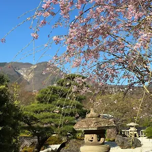 Onsen & Garden -asante Inn- בית הארחה האקונה